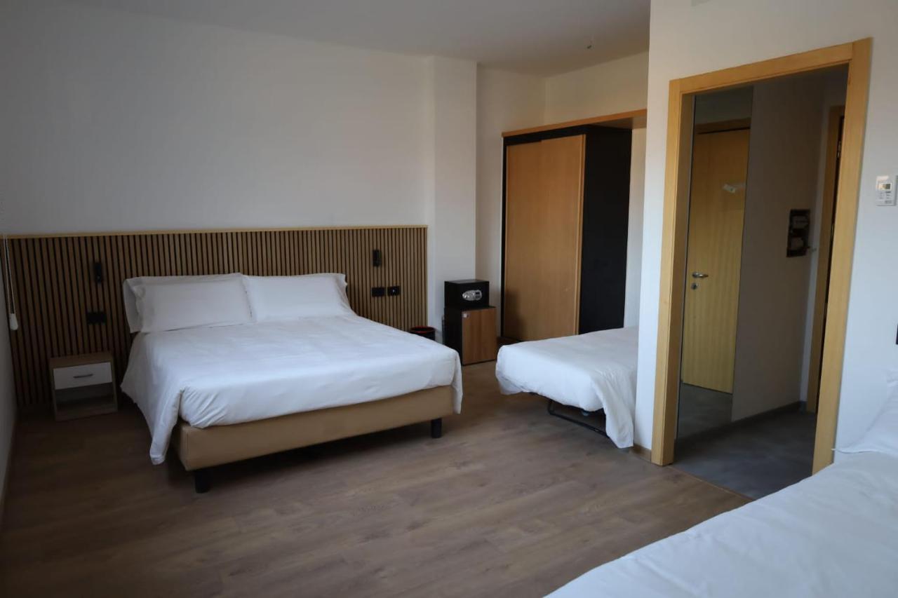 Moon Palace Hotel Arese Esterno foto